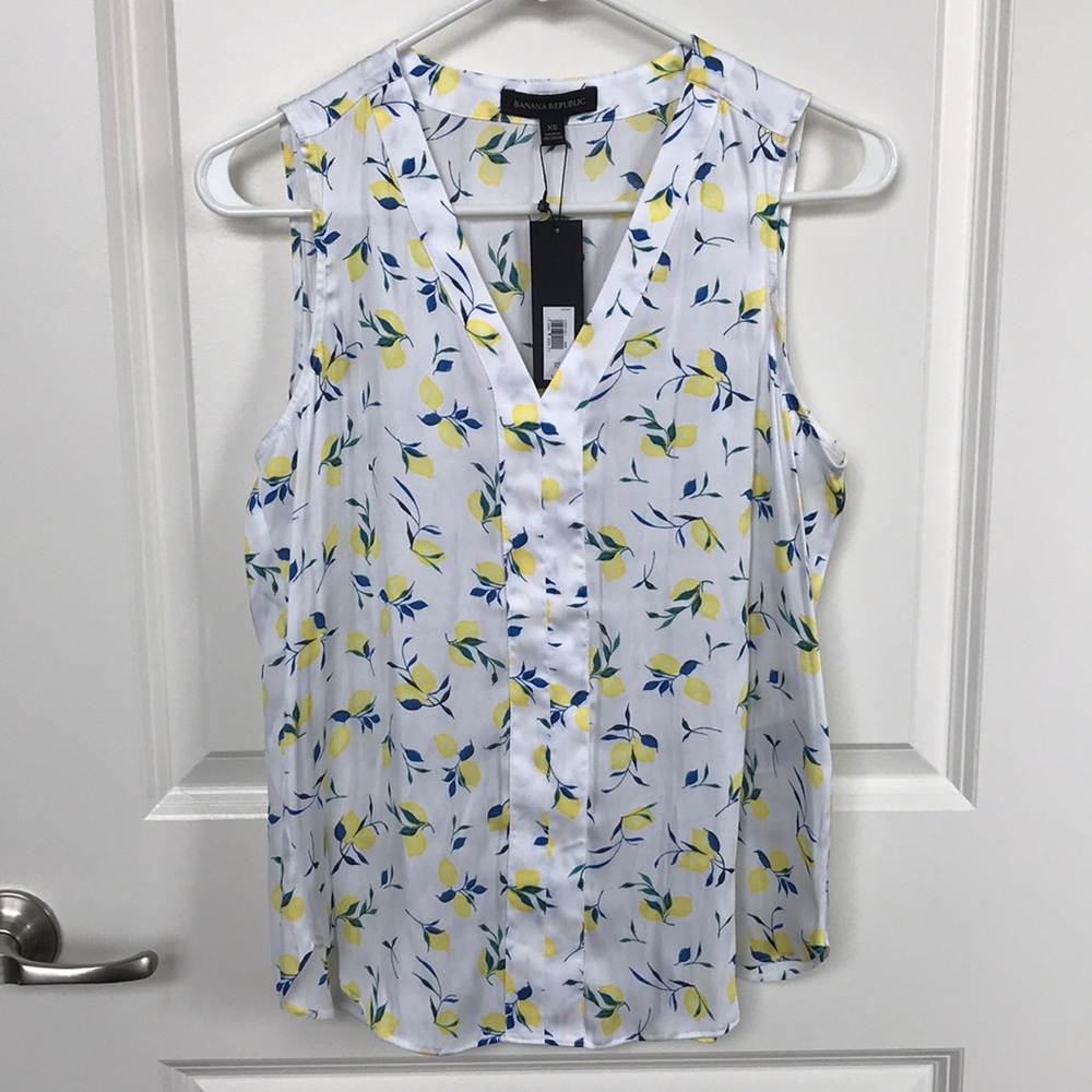 Banana Republic Sleeveless V-Neck Blouse
